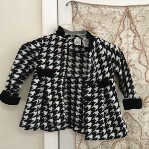 Girl’s 2T Houndstooth formal winter coat 👧🏼👑!